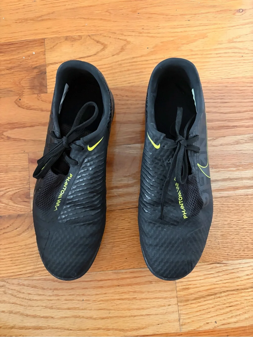 Nike Phantom Venom Soccer cleats in size Men's US6
